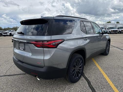 Sterling Gray Metallic 2023 Chevrolet Traverse RS