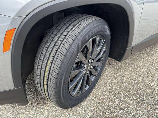 Sterling Gray Metallic 2023 Chevrolet Traverse RS