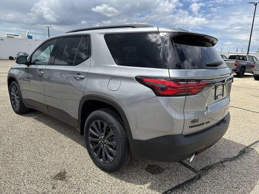 Sterling Gray Metallic 2023 Chevrolet Traverse RS