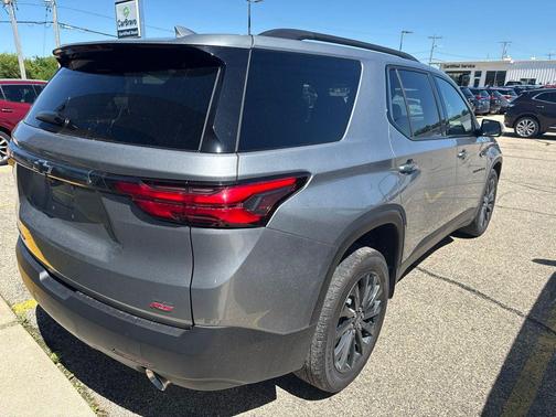 Sterling Gray Metallic 2023 Chevrolet Traverse RS