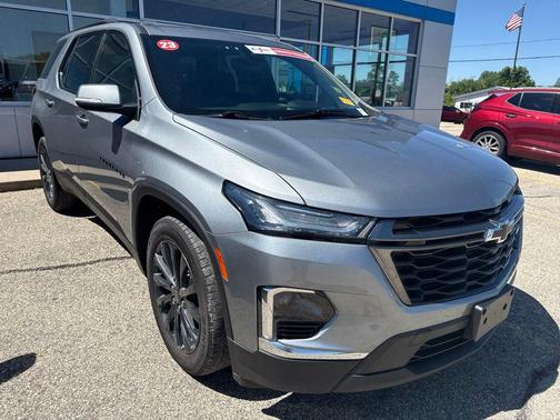 Sterling Gray Metallic 2023 Chevrolet Traverse RS