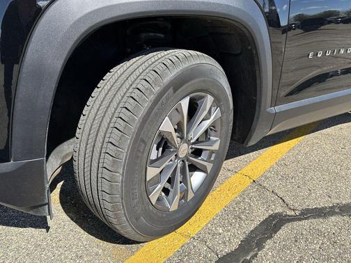 Mosaic Black Metallic 2026 Chevrolet Equinox 1LT