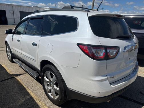 Iridescent Pearl Tricoat 2016 Chevrolet Traverse LTZ