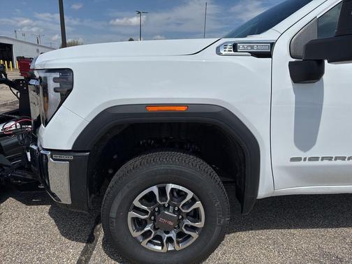 Summit White 2025 GMC Sierra 2500 SLE
