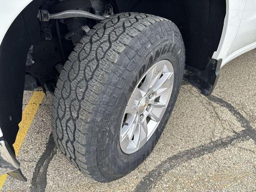 Summit White 2025 Chevrolet Silverado 1500 LT