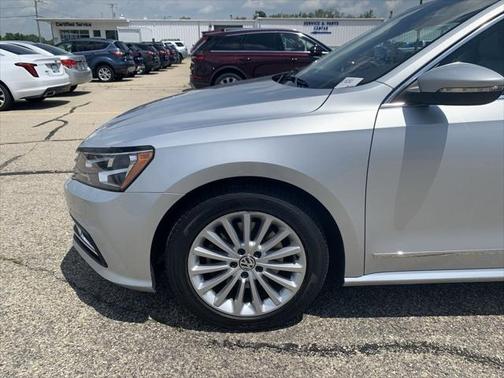2016 Volkswagen Passat 1.8T SE w/Technology