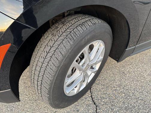 Mosaic Black Metallic 2024 Chevrolet Equinox 1LT