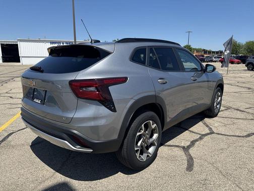 Sterling Gray Metallic 2025 Chevrolet Trax LT