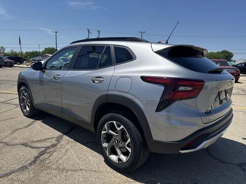 Sterling Gray Metallic 2025 Chevrolet Trax LT