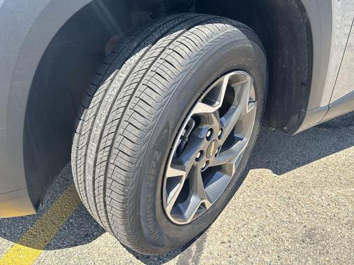 Sterling Gray Metallic 2025 Chevrolet Trax LT