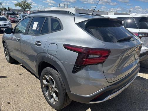 Sterling Gray Metallic 2025 Chevrolet Trax LT