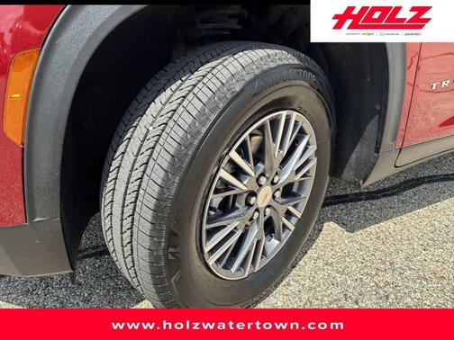 Radiant Red Tintcoat 2025 Chevrolet Traverse LT