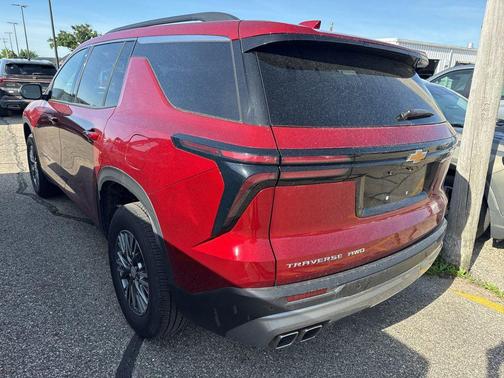 Radiant Red Tintcoat 2025 Chevrolet Traverse LT