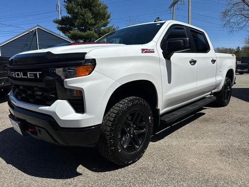 Summit White 2023 Chevrolet Silverado 1500 Custom Trail Boss