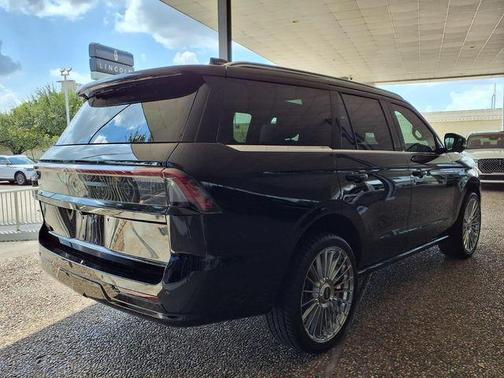 Black Metallic 2026 Lincoln Navigator Reserve