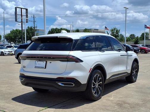 White Platinum Clearcoat Metallic 2026 Lincoln Nautilus Premiere