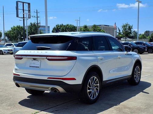 White Metallic 2022 Lincoln Corsair Standard