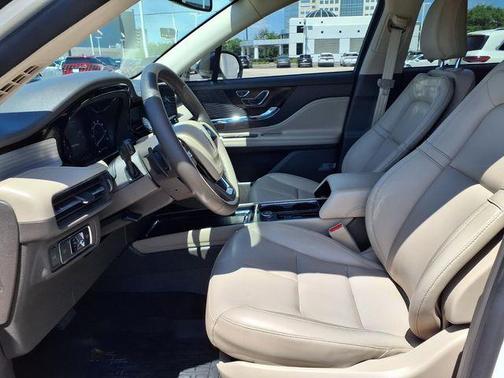 White Metallic 2022 Lincoln Corsair Standard
