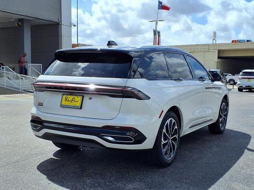 White Platinum Clearcoat Metallic 2026 Lincoln Nautilus Reserve