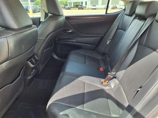 White 2019 Lexus ES 300h Luxury