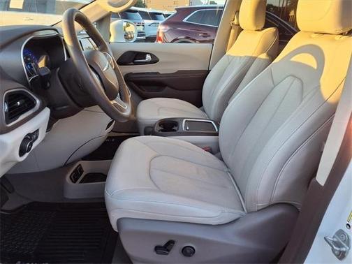 2021 Chrysler Pacifica Touring-L