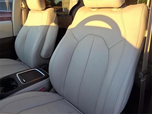 2021 Chrysler Pacifica Touring-L