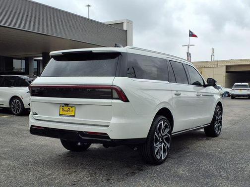 White 2026 Lincoln Navigator L Reserve