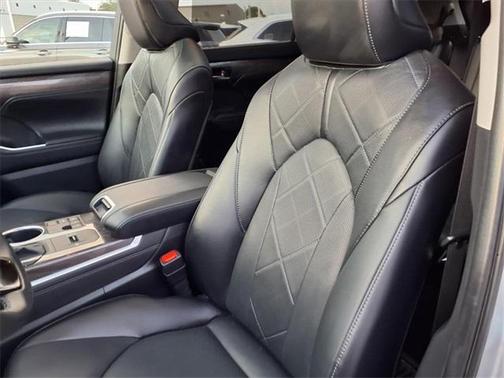 2024 Toyota Highlander Platinum