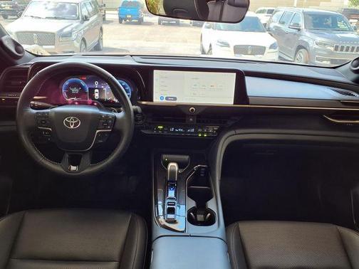 Bronze 2025 Toyota Crown Platinum