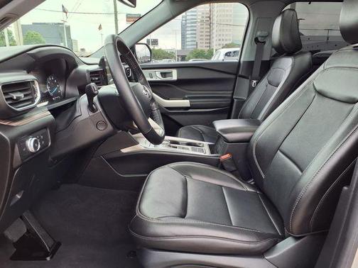 Silver Metallic 2022 Ford Explorer Limited