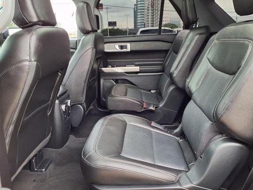 Silver Metallic 2022 Ford Explorer Limited