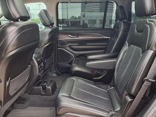 Metallic 2022 Jeep Grand Cherokee L Limited