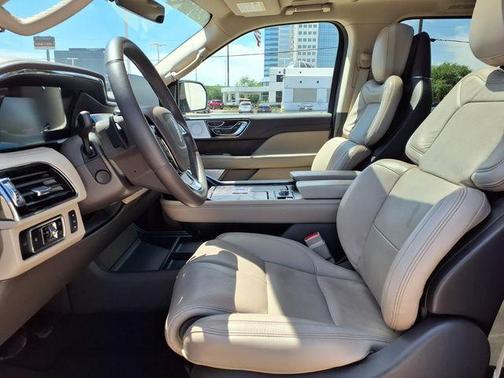 White Metallic 2023 Lincoln Navigator Reserve
