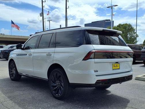 White Metallic 2027 Lincoln Navigator Reserve