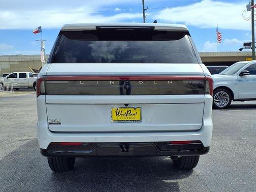 White Metallic 2027 Lincoln Navigator Reserve