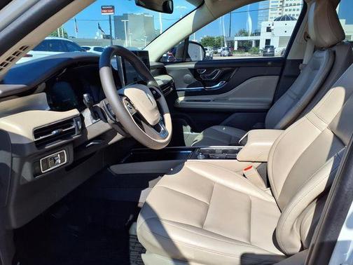 White Metallic 2024 Lincoln Corsair Premiere