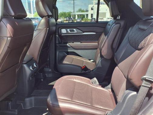 White Metallic 2025 Ford Explorer Platinum