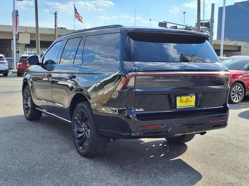 Black Metallic 2025 Lincoln Navigator Reserve