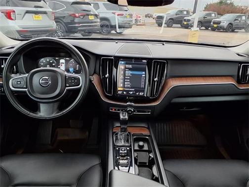 2019 Volvo XC60 T5 Momentum