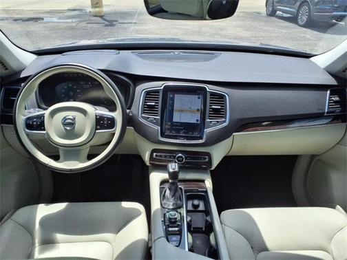 2019 Volvo XC90 T6 Momentum