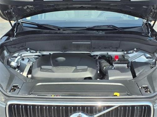 2019 Volvo XC90 T6 Momentum