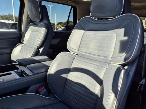 2022 Lincoln Navigator L Black Label