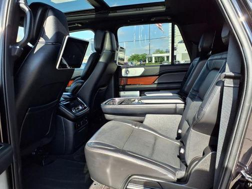 Black 2021 Lincoln Navigator L Reserve