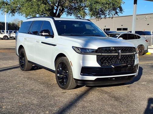 Crystal White 2025 Lincoln Navigator Reserve