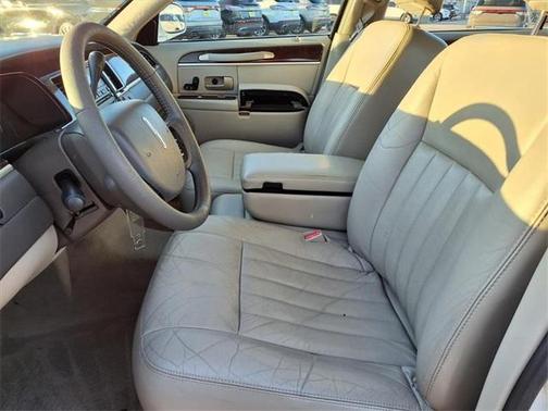 2006 Lincoln Town Car Signature