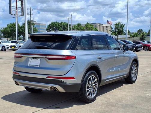 Radiance Metallic 2022 Lincoln Corsair Standard