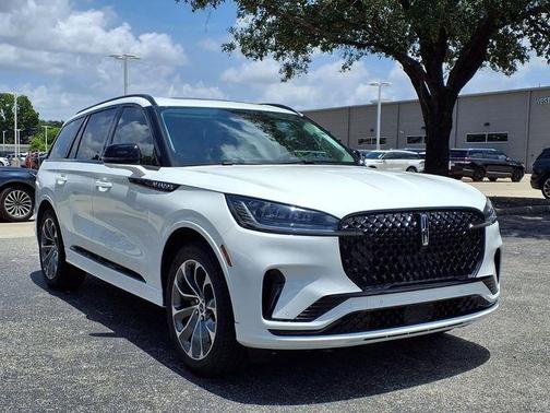 White Metallic 2026 Lincoln Aviator Premiere