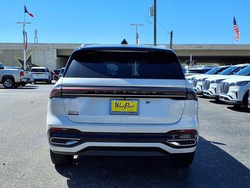 White Platinum Clearcoat Metallic 2026 Lincoln Nautilus Reserve