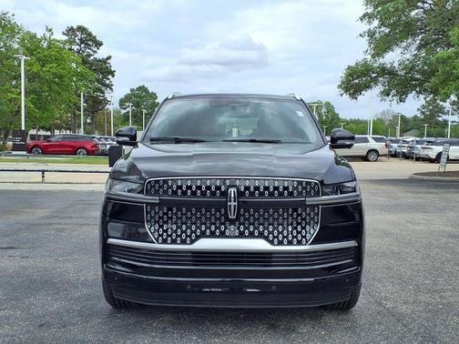 Black 2026 Lincoln Navigator L Reserve