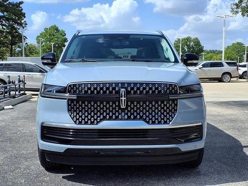 Gray Mist 2027 Lincoln Navigator Reserve